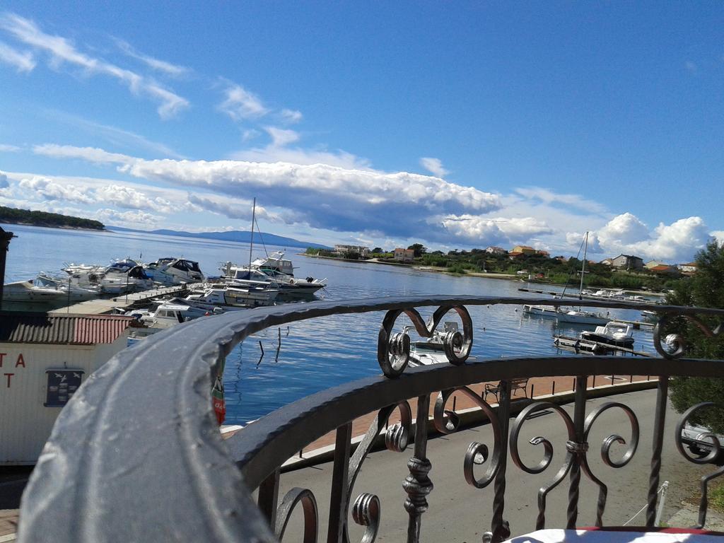 Captain'S Club Banjol Buitenkant foto