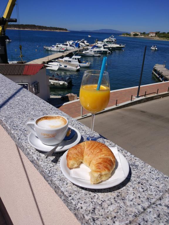 Captain'S Club Banjol Buitenkant foto